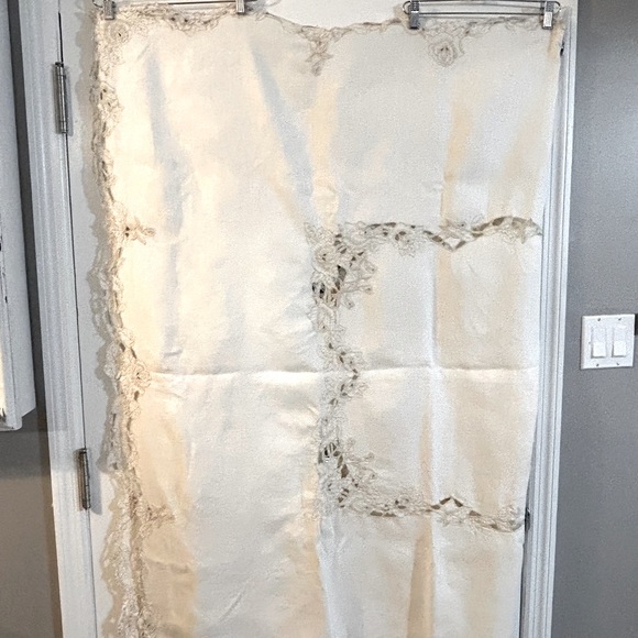 COTTON LINEN TABLE CLOTH WITH CUT OUT DESIGN AND EMBROIDERED TRIM 54” X 72” - Picture 7 of 12